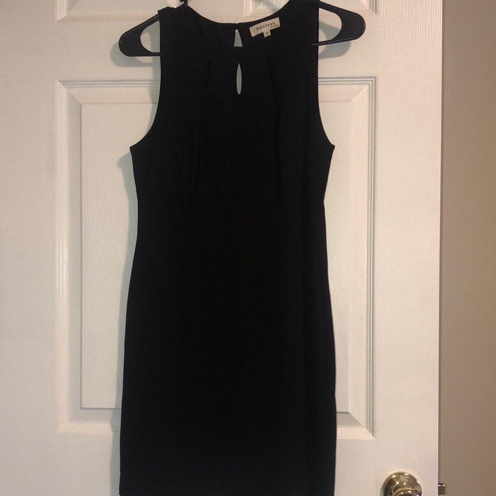 Short black dress. Detailed neckline.
